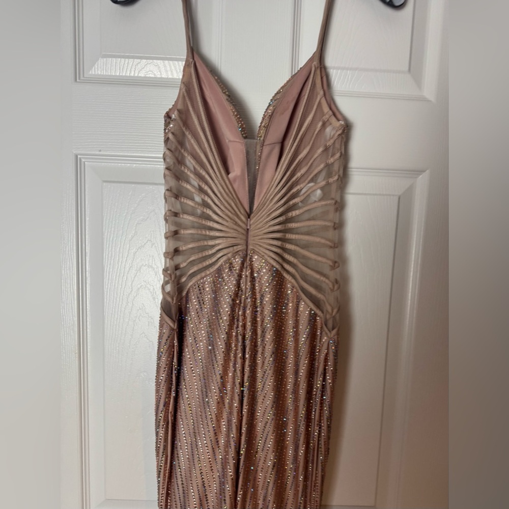 Gorgeous beaded rose gold gown. - Picture 6 of 7